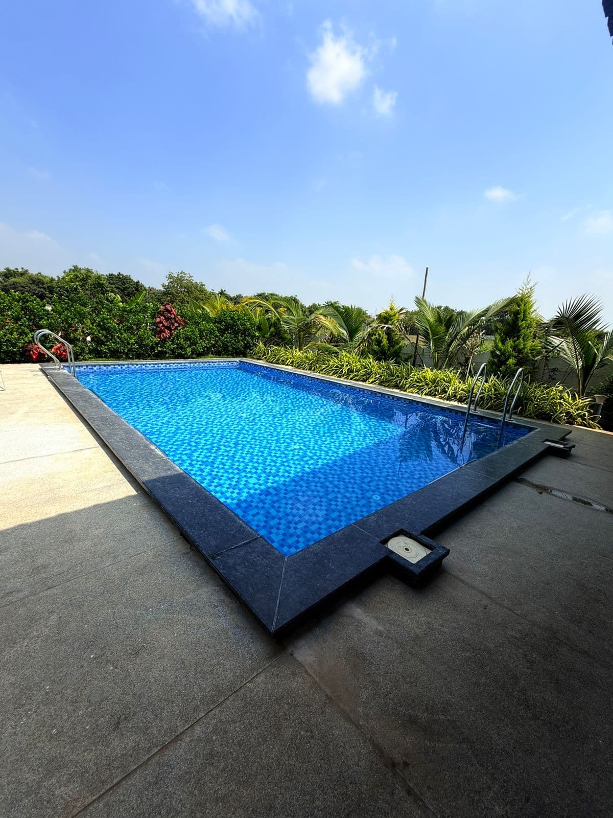 Kuku Farmstay daytime pool